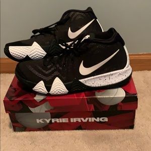 Nike Kyrie 4